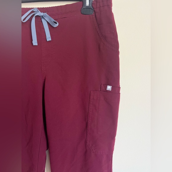 FIGS “Burgundy” Yola Skinny Scrub Pants Size Medium Petite - Picture 8 of 8